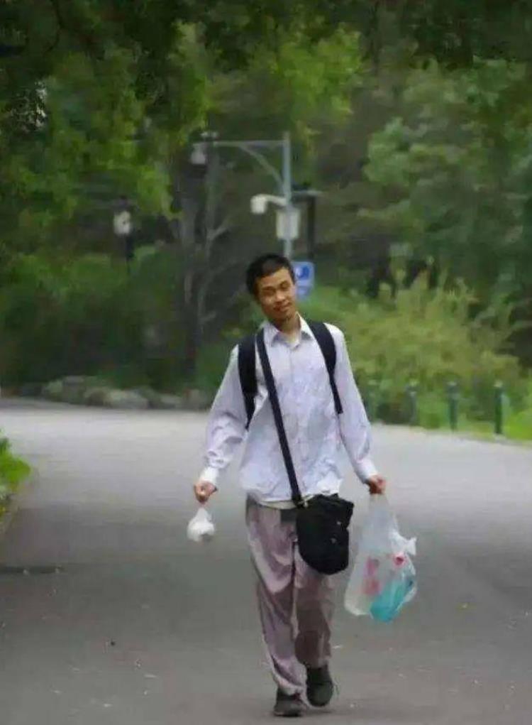 北大“韦神”再次走红「北大韦神又火了他到底是不是自闭症」