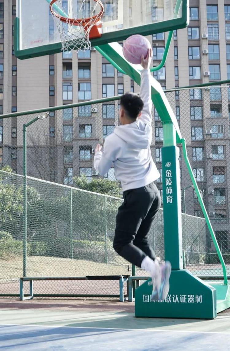 李宁全城9实战怎么样「李宁全城9实战测评得不到的永远在骚动」