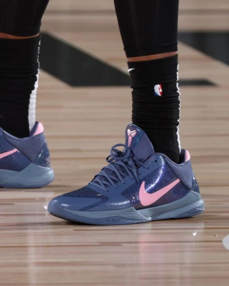 nba 上脚「NBA球员上脚超多Kobe5个人配色塔克浓眉德罗赞都有」