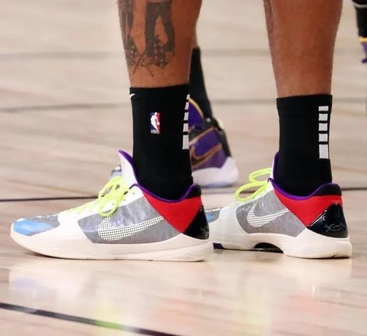 nba 上脚「NBA球员上脚超多Kobe5个人配色塔克浓眉德罗赞都有」