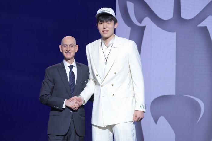 杨瀚森之前有8位中国球员入选，其中3人没有进入职业赛场 姚易双星表现亮眼