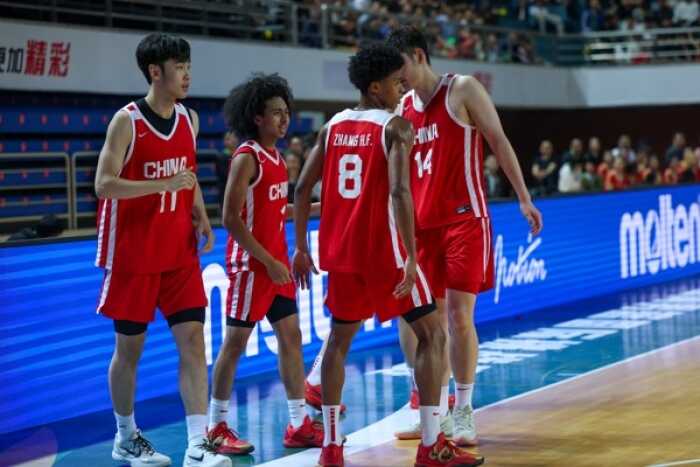 中国男篮U19遇到埃及男篮U23如同小学生对抗高中生 6分5助7断的杨溢也难救主