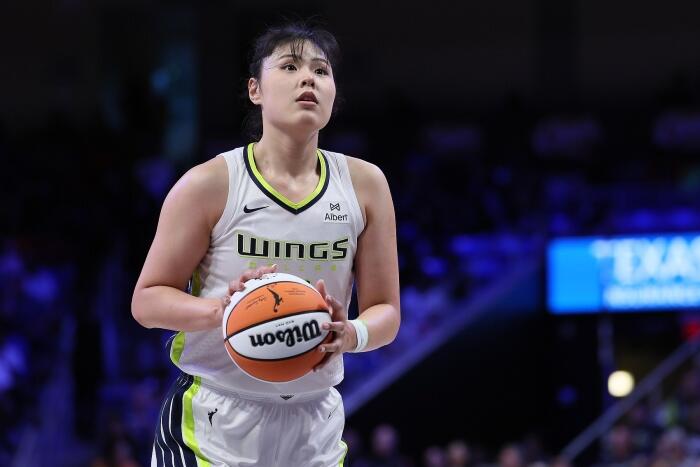 李月汝拿下12分11篮板实现生涯第三次双双 佩奇贡献23分助力飞翼战胜联盟第二的水星