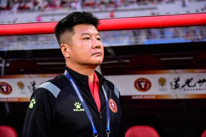 李璇评辽宁铁人：中甲仅九轮便传出李金羽下课的声音，耐心究竟何在