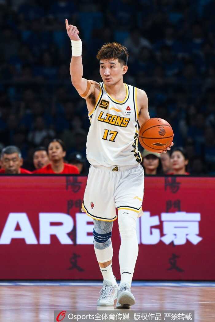 专访孙铭徽：季后赛忍痛出战 G5最后两罚失手源于心态因素