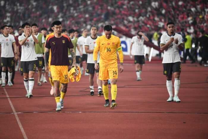 印尼媒体报道中国球员赛后泪洒赛场 忽视记者提问显沮丧情绪