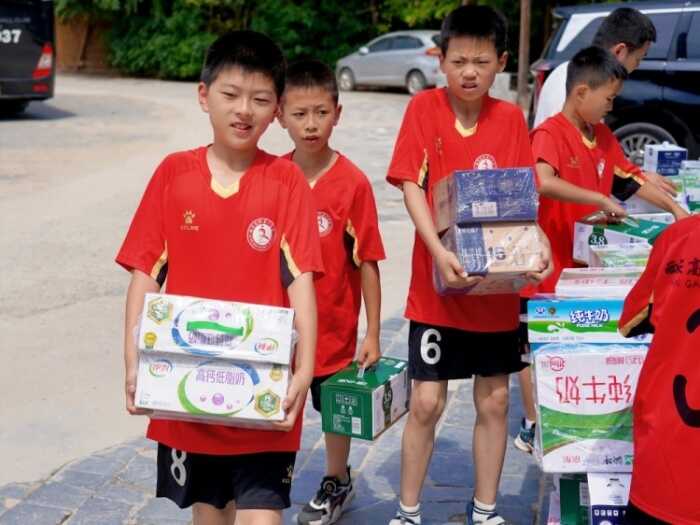 足球传递温暖与关爱 陜西联合足球俱乐部与会员的公益活动