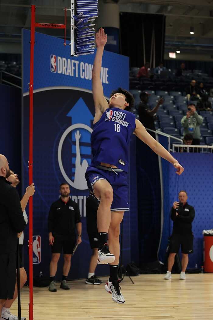 在NBA联合试训的现场 多支球队齐聚观摩杨瀚森的CBA精彩瞬间