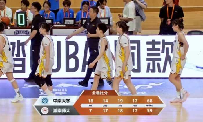 中南大学战胜湖南师大 田媛媛贡献14分11篮板9助攻 陈茂姿砍下21分
