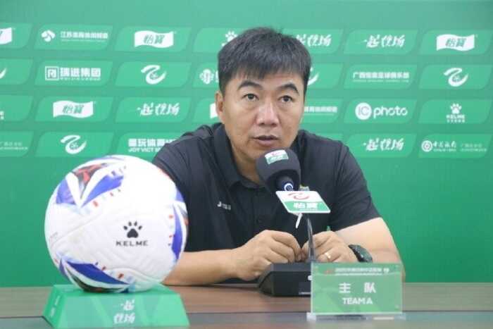 广西恒宸主帅感谢场地师傅排水工作祝贺费尔南多斩获五球