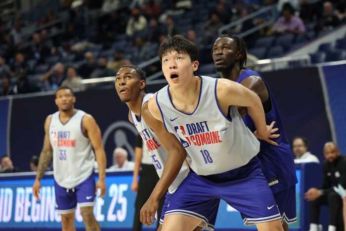 美媒报道老鹰可以用22号签选杨瀚森 他是一位高篮球智商的中锋并有良好未来潜力