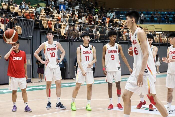 主力缺阵和轮换策略下球队落后三分以及篮板凈负三十七，曲绍斌的执教是否需要反思