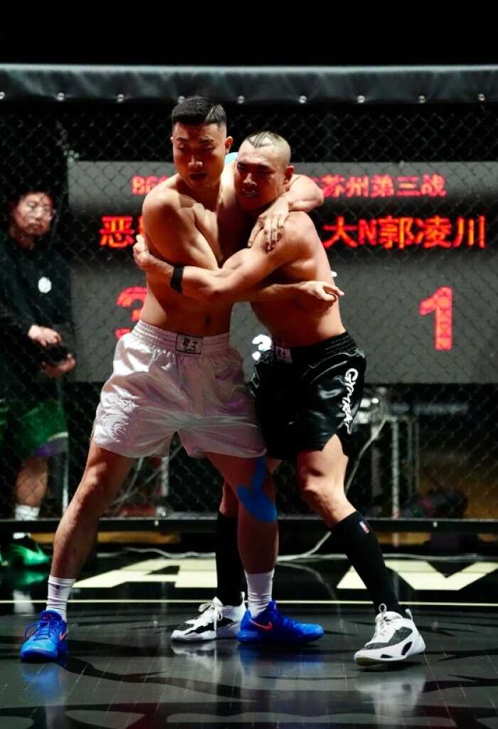 恶鼠创意无限八角笼篮球变拳击赛大N瞬间被KO