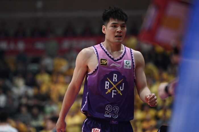 球队掌握主动权 北控今夏获得陈国豪B类合同的独家签约权或匹配权
