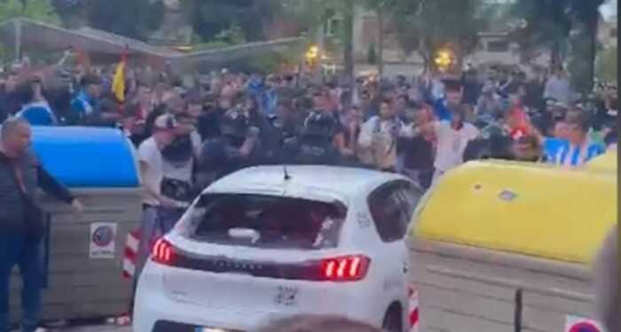 世体报道：巴萨对战前西班牙人体育场附近发生车祸，数名球迷受伤