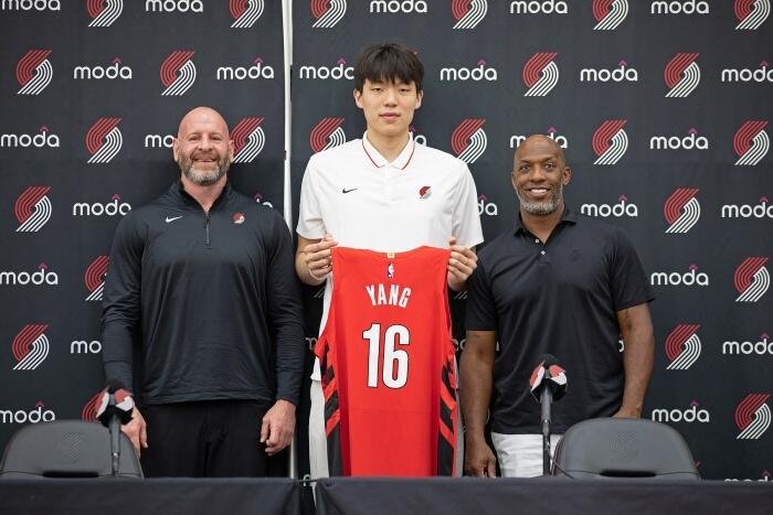 外国记者询问杨瀚森名字发音探讨名字背后的尊重与认同