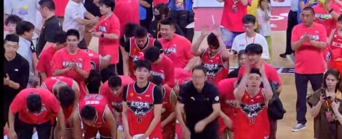 吴泽昊如神兵天降逆转太原理工 上海交大险胜一分