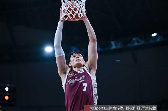 哈登的同事有新动作 前火焰球员曾凡博签约美方经纪人进击NBA