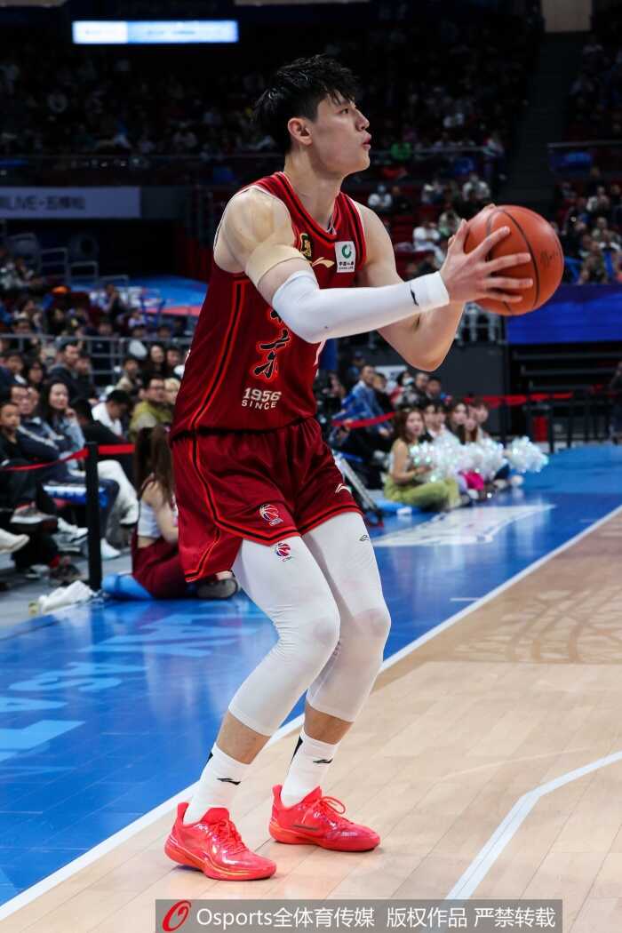 周琦：曾凡博在本赛季的进步显着 今夏冲击NBA是一次难得的机会