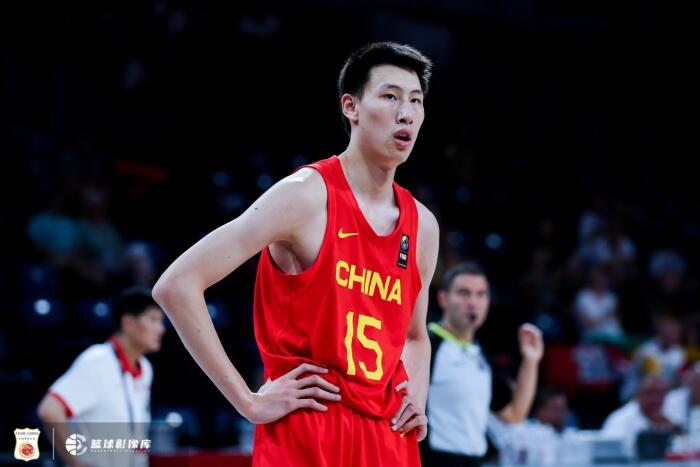 赵环宇：郇斯楠在实际年龄情况下已是U19主力 国内与国外发展争论已无必要