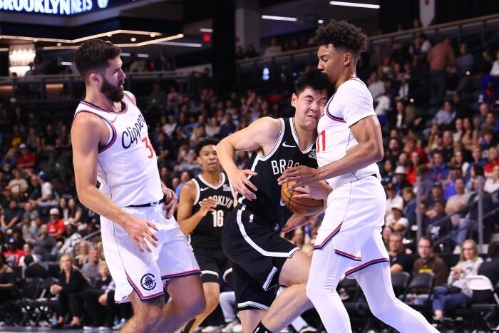 曾征战NBA的中国球员成就斐然 姚明巅峰辉煌 阿联砍下30分 孙悦荣获大奖